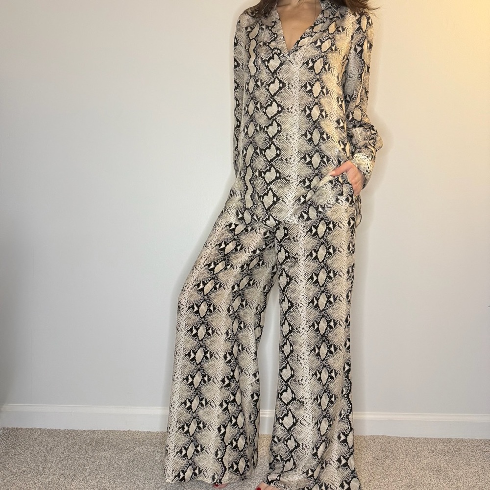 L'AGENCE Snakeskin Wide-Leg Pants (small) - Picture 2 of 6